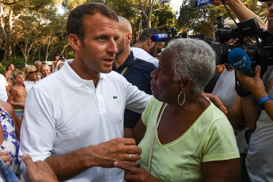 Μαυρισμένος Μακρόν -20 ημέρες διακοπές σε πύργο, με την Μπριζίτ [εικόνες] | iefimerida.gr 4