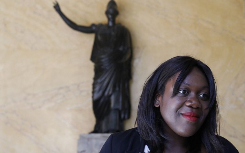 Βουλευτής του Μακρόν δάγκωσε ταξιτζή για 12 ευρώ [εικόνες] | iefimerida.gr 1