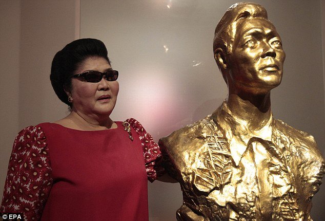 Η θρυλική συλλογή κοσμημάτων της Ιμέλντα Μάρκος, της καλλονής συζύγου ενός δικτάτορα [εικόνες] | iefimerida.gr 8