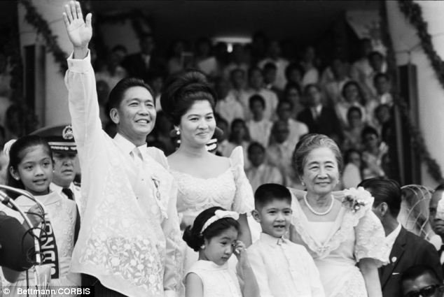 Η θρυλική συλλογή κοσμημάτων της Ιμέλντα Μάρκος, της καλλονής συζύγου ενός δικτάτορα [εικόνες] | iefimerida.gr 6