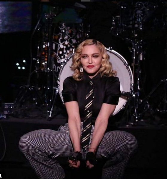 H Μαντόνα αγκαλιά με τον Ομπάμα στα παρασκήνια [εικόνες]  | iefimerida.gr 2