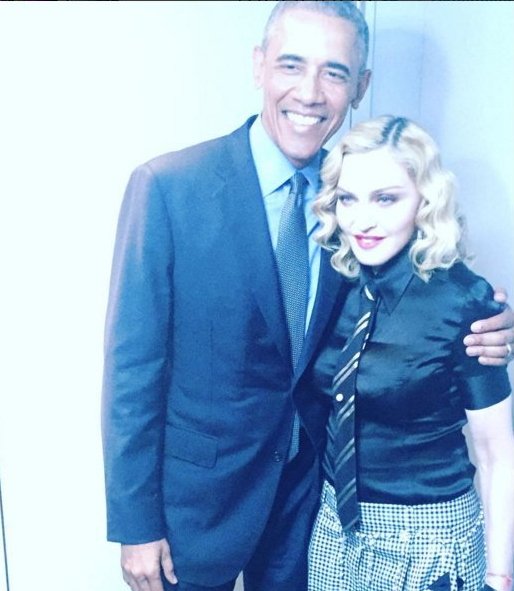 H Μαντόνα αγκαλιά με τον Ομπάμα στα παρασκήνια [εικόνες]  | iefimerida.gr 1