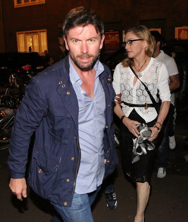 Μαντόνα: «Έκλεισε» ένα ολόκληρο multiplex για να δει ταινία το αγόρι της [εικόνες] | iefimerida.gr 0