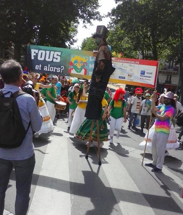 Οι «τρελοί» στους δρόμους: Πορείες διαμαρτυρίας από άτομα με ψυχικές διαταραχές [εικόνες] | iefimerida.gr 4