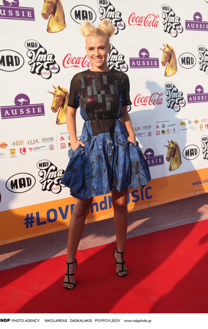 Καλοντυμένες & κακοντυμένες: Τα ντυσίματα στα βραβεία MAD που δίχασαν -Η παράξενη φετινή μόδα [εικόνες] | iefimerida.gr 9