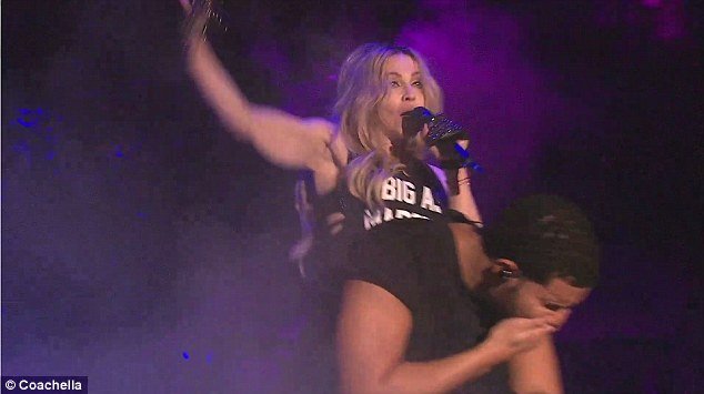 O Drake αντιδρά στο φιλί της Madonna [εικόνες] | iefimerida.gr 4