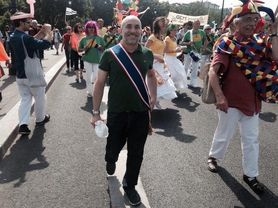 Οι «τρελοί» στους δρόμους: Πορείες διαμαρτυρίας από άτομα με ψυχικές διαταραχές [εικόνες] | iefimerida.gr 8