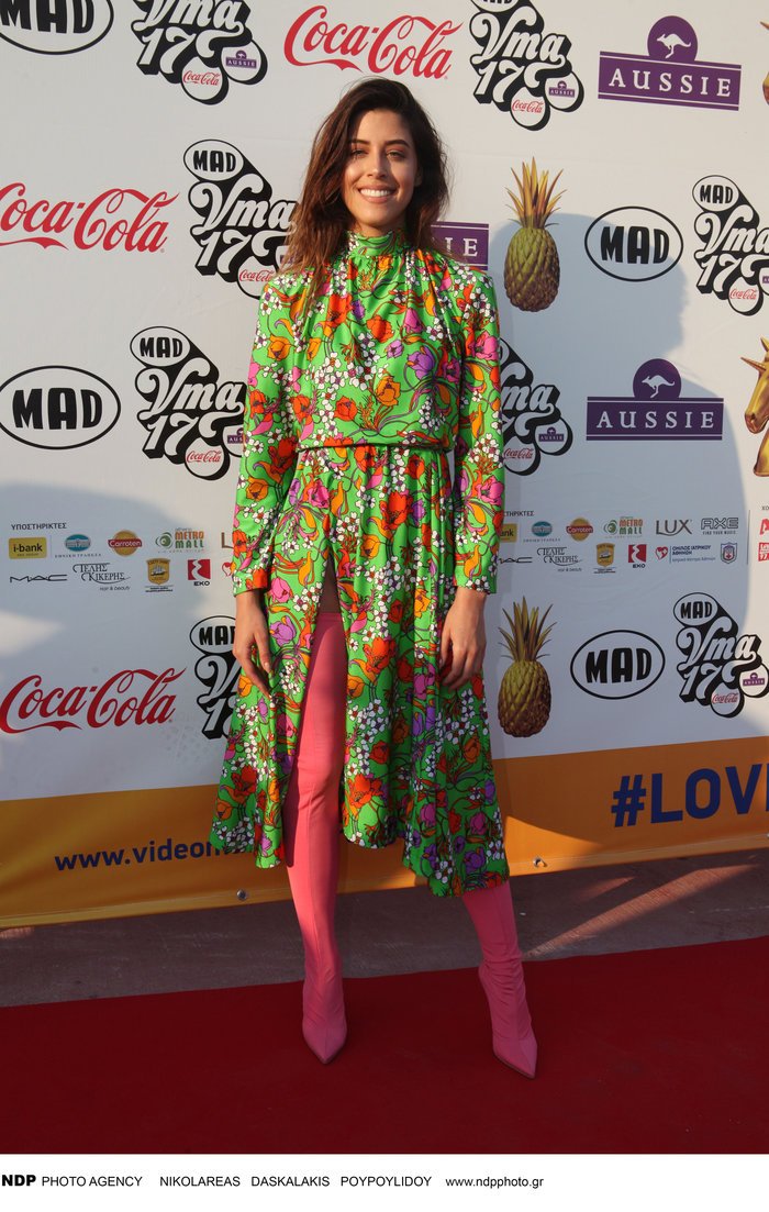 Καλοντυμένες & κακοντυμένες: Τα ντυσίματα στα βραβεία MAD που δίχασαν -Η παράξενη φετινή μόδα [εικόνες] | iefimerida.gr 5