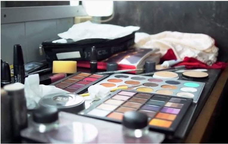 Δείτε πώς γίνεται το εντυπωσιακό μακιγιάζ καμπούκι της Μαντάμα Μπαττερφλάι [εικόνες & βίντεο]  | iefimerida.gr 2