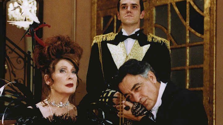 Συλλεκτικό λεύκωμα-ημερολόγιο αφιερωμένο στη Μαντάμ Σουσού για το 2018 [εικόνες] | iefimerida.gr 0