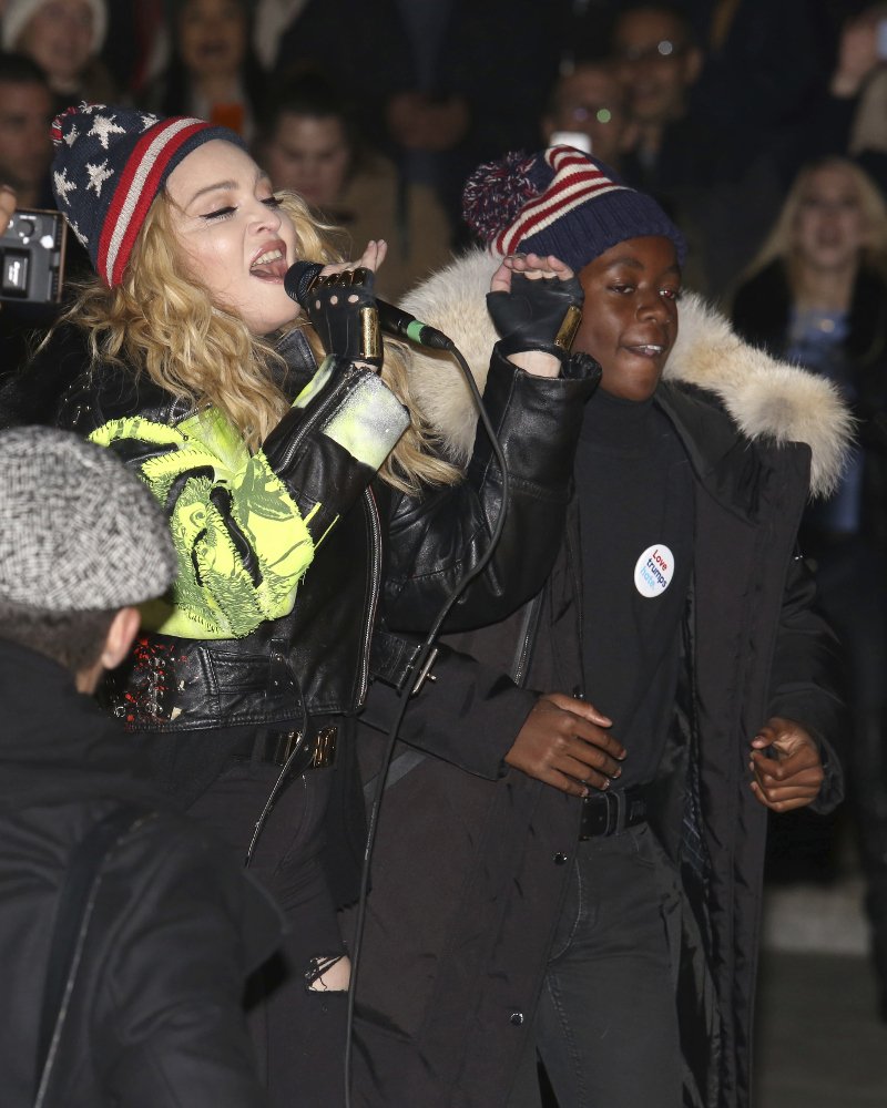 Lady Gaga και Madonna στο πλευρό της Χίλαρι -Η δυναμική ομιλία και η συναυλία-έκπληξη [βίντεο] | iefimerida.gr 1