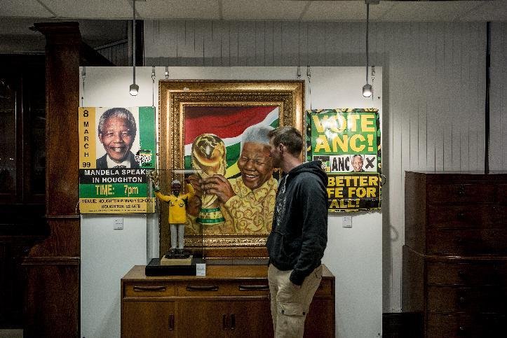 Μία κιτς δημοπρασία για τον Μαντέλα -Πουλάνε στο όνομά του από αλατιέρες, μέχρι μαγνητάκια για το ψυγείο [εικόνες] | iefimerida.gr 0