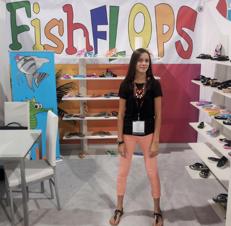 Το success story μιας 16χρονης επιχειρηματία -Πώς κατόρθωσε να βγάλει εκατομμύρια πουλώντας σαγιονάρες με ζωγραφιές [εικόνες] | iefimerida.gr 0