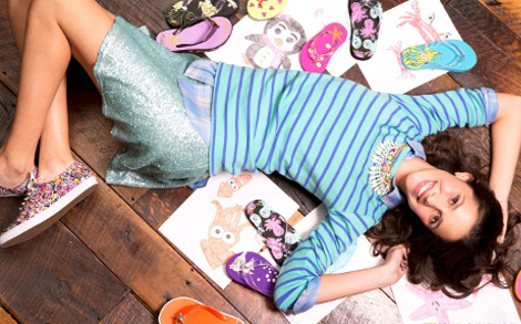 Το success story μιας 16χρονης επιχειρηματία -Πώς κατόρθωσε να βγάλει εκατομμύρια πουλώντας σαγιονάρες με ζωγραφιές [εικόνες] | iefimerida.gr 3