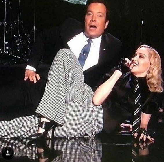 H Μαντόνα αγκαλιά με τον Ομπάμα στα παρασκήνια [εικόνες]  | iefimerida.gr 3