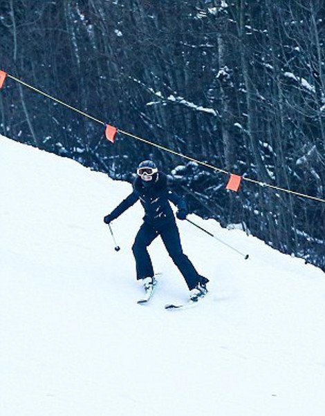 Καρέ-καρέ η θεαματική τούμπα της Madonna ενώ κατέβαινε με τα σκι πλαγιά στις Αλπεις [εικόνες] | iefimerida.gr 1