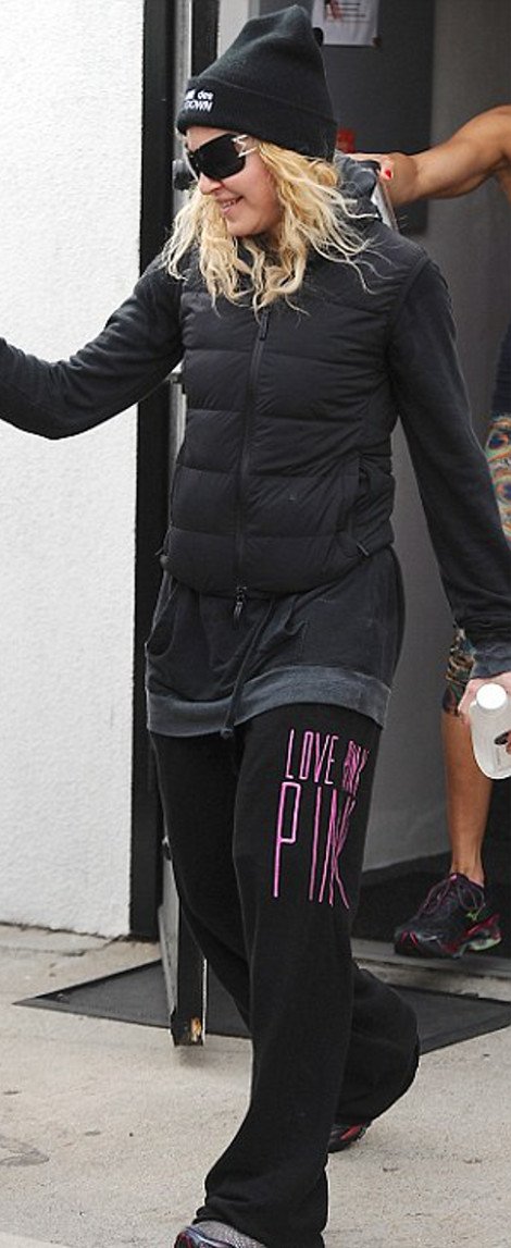 Αγνώριστη η  Madonna -Το πρόσωπό της μοιάζει με παραφουσκωμένο κέικ [εικόνες]  | iefimerida.gr 1