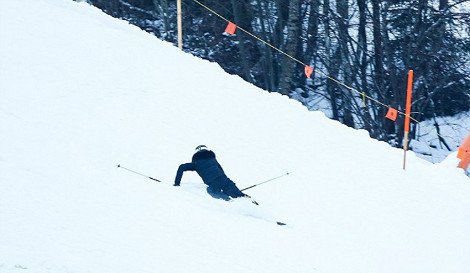 Καρέ-καρέ η θεαματική τούμπα της Madonna ενώ κατέβαινε με τα σκι πλαγιά στις Αλπεις [εικόνες] | iefimerida.gr 3