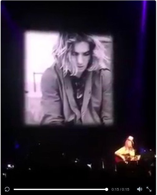 Η Μαντόνα εμπορεύεται τον γιο της Ρόκο σε κάθε συναυλία [βίντεο] | iefimerida.gr 3