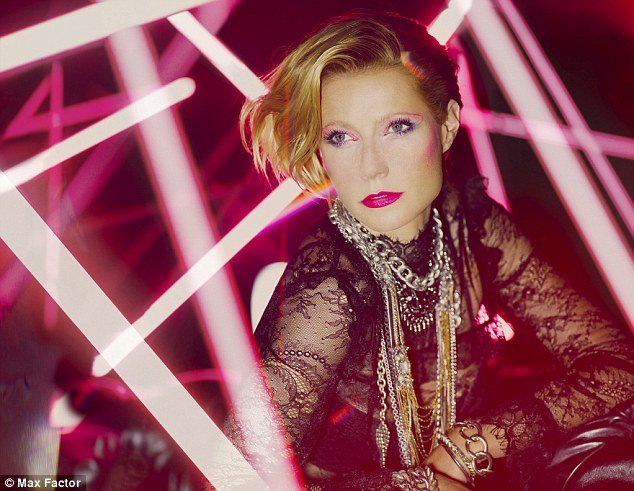 Η Γκουίνεθ Πάλτροου σε κρίση ταυτότητας -Ποζάρει ως Μαντόνα, Μπριζίτ Μπαρντό, Οντρεϊ Χέμπορν [εικόνες]    | iefimerida.gr 3