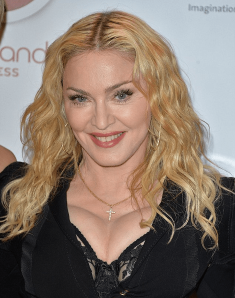 Λάμπει και στα 55 της η Madonna: Παρά το παραφουσκωμένο πρόσωπο βγάζει... πολλά στη φόρα [εικόνες] | iefimerida.gr 0