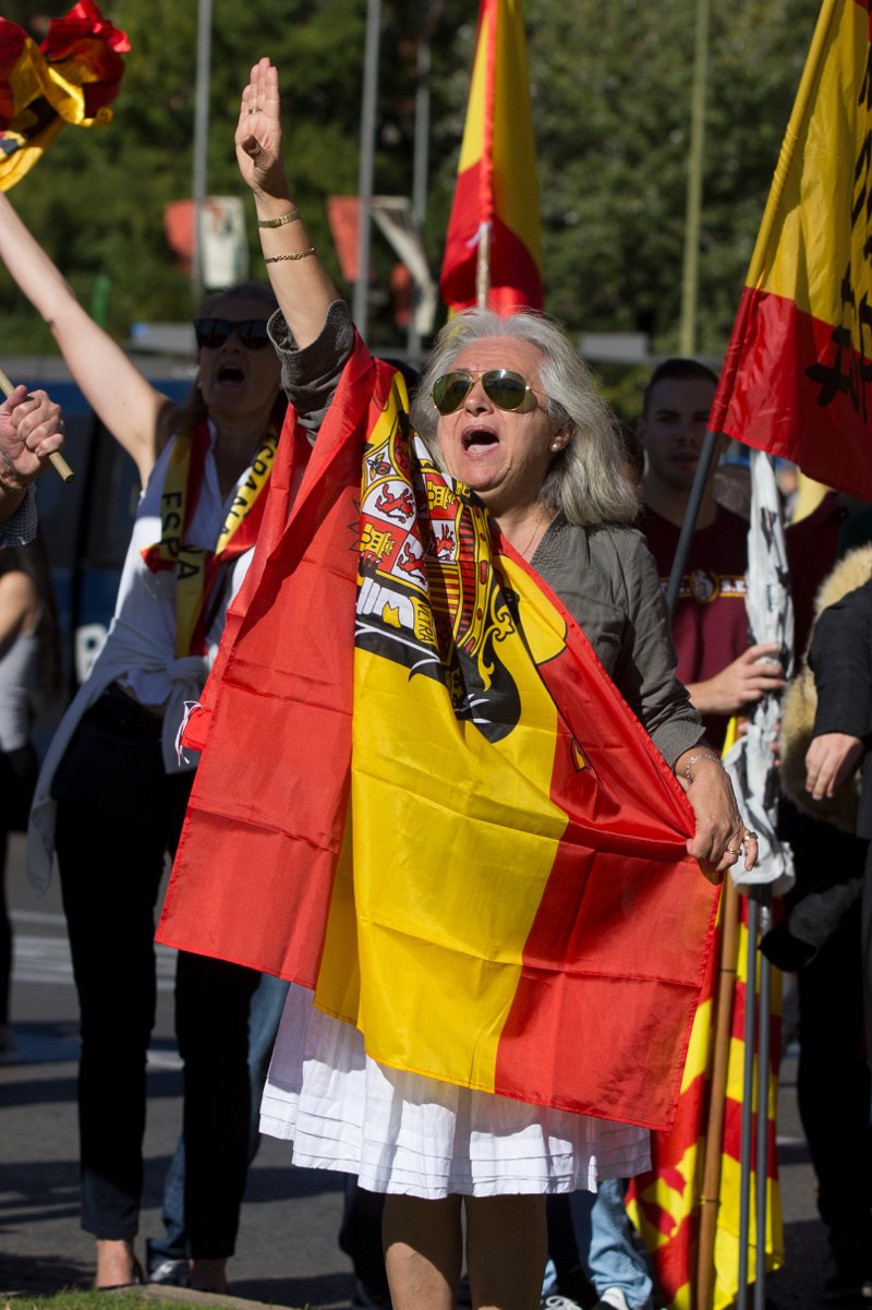 «Ο Πουτζδεμόν στη φυλακή» -Διαδηλωτές στη Μαδρίτη κατά της απόσχισης της Καταλονίας [εικόνες] | iefimerida.gr 3
