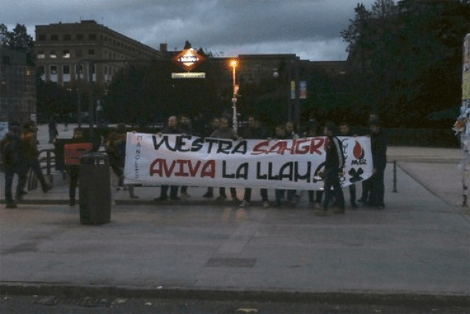 Εισβολή Χρυσαυγιτών στο Πανεπιστήμιο της Μαδρίτης -Σήκωσαν πανό που έγραφε «Το αίμα σας ζωντανεύει τη φλόγα» [εικόνα] | iefimerida.gr 0