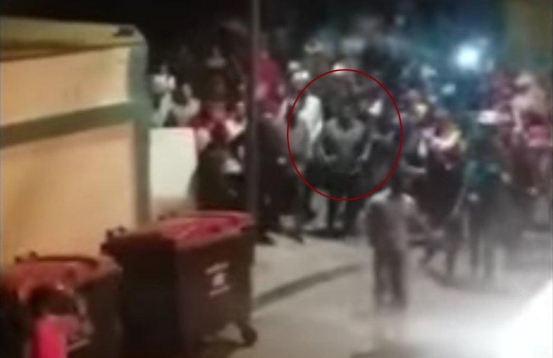 Νέες μαρτυρίες για την επίθεση στον Μαδούρο από πολίτες που χτυπούσαν κατσαρόλες: Αναγκάστηκε να φύγει τρέχοντας [εικόνες] | iefimerida.gr 3