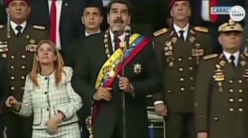 Η στιγμή που ο Νικολάς Μαδούρο βλέπει από πάνω του τα drones