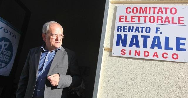 Ρενάτο Νατάλε, ο Ιταλός δήμαρχος που τα βάζει με τους μαφιόζους της Καμόρα και τους λέει να πάνε να γ@μ@θούν [εικόνες] | iefimerida.gr 0