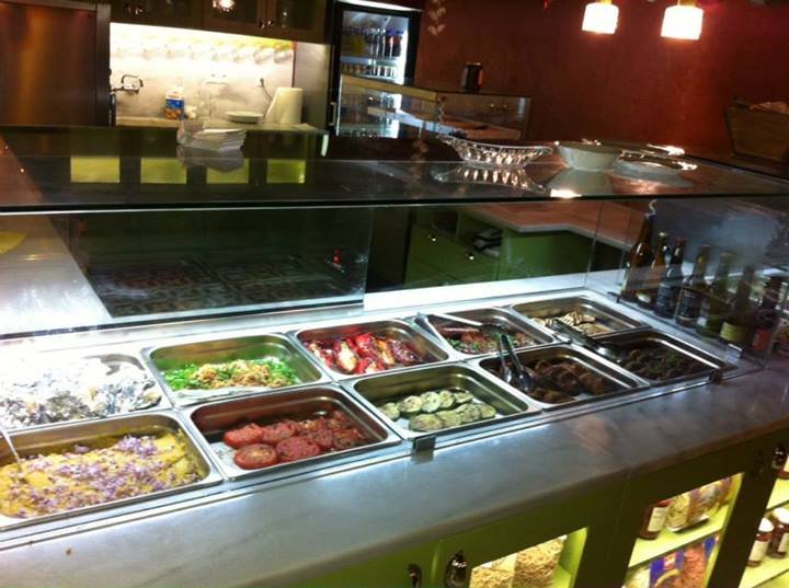 Μάνας Κουζίνα-Κουζίνα: Το πιο ξεχωριστό μαγειρείο νέας γενιάς με τις παραδοσιακές γεύσεις που θα λατρέψετε [εικόνες]  | iefimerida.gr 5