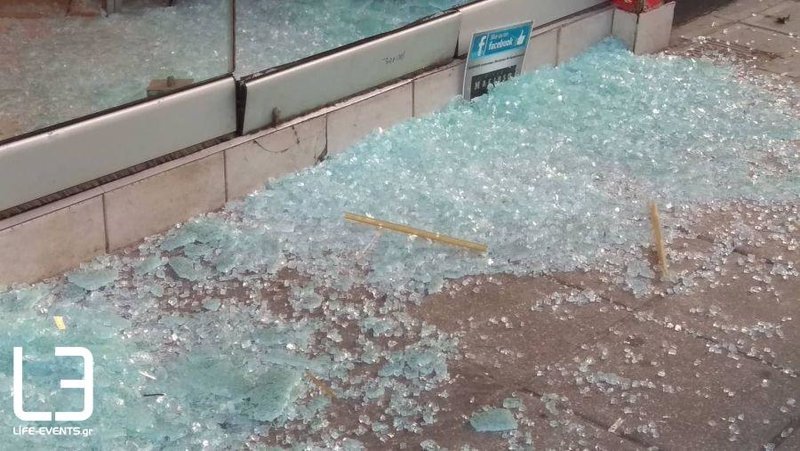 Εκαναν «γυαλιά καρφιά» το μαγαζί του εργοδότη που ξυλοκόπησε τον ντελιβερά [εικόνες] | iefimerida.gr 4