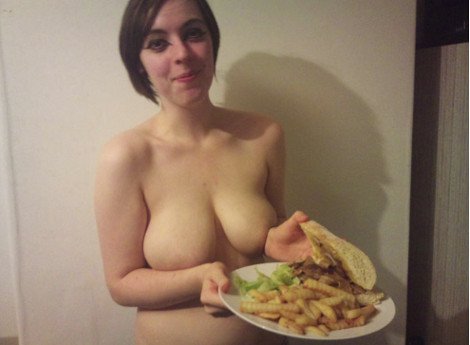 Νέα μόδα: Μαγειρεύουν γυμνοί και ανεβάζουν τις φωτογραφίες τους στο ίντερνετ [εικόνες] | iefimerida.gr 0