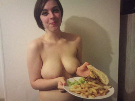 Νέα μόδα: Μαγειρεύουν γυμνοί και ανεβάζουν τις φωτογραφίες τους στο ίντερνετ [εικόνες] | iefimerida.gr 6