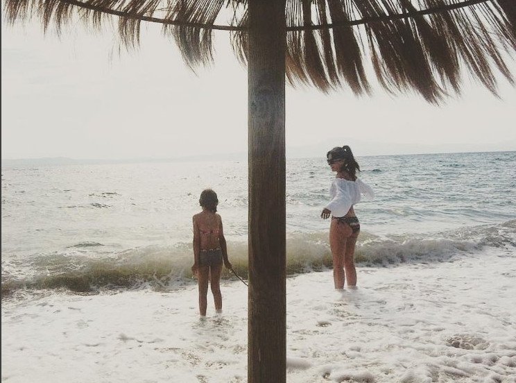 Η «Μαρία Η Ασχημη» τρελαίνει το Instagram με τις φωτογραφίες της με μαγιό [εικόνες] | iefimerida.gr 0