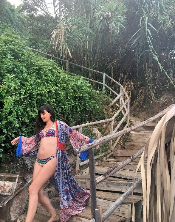 Η «Μαρία Η Ασχημη» τρελαίνει το Instagram με τις φωτογραφίες της με μαγιό [εικόνες] | iefimerida.gr 1