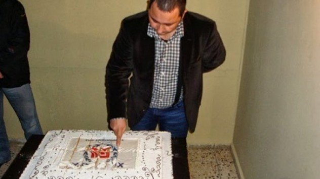 H X.A. καταγγέλλει: Συνέλαβαν στέλεχός μας γιατί είχε μαχαίρι -Ηταν το κουζινομάχαιρο που έκοψε την πίτα! [εκόνα] | iefimerida.gr 0