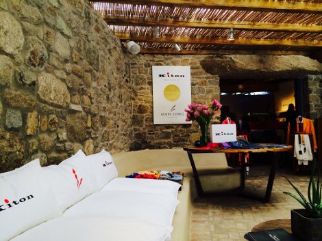 Μεγάλη επιτυχία το pop up store του Mah Jong στο Nammos στην Μύκονο | iefimerida.gr 5