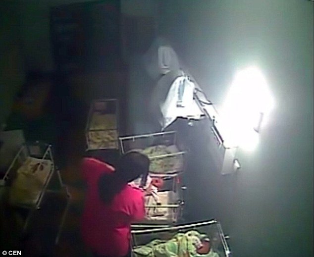 Βουλγαρία: Μαία χτύπησε νεογέννητο επειδή έκλαιγε -Το συγκλονιστικό βίντεο της κακοποίησης [εικόνες & βίντεο] | iefimerida.gr 0