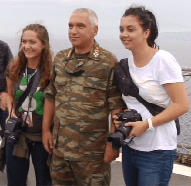 Ο...χαλαρός Αρχηγός ΓΕΕΘΑ- Ο Μιχάλης Κωσταράκος φωτογραφίζεται στην άσκηση «Πυρπολητής» [εικόνες] | iefimerida.gr 0