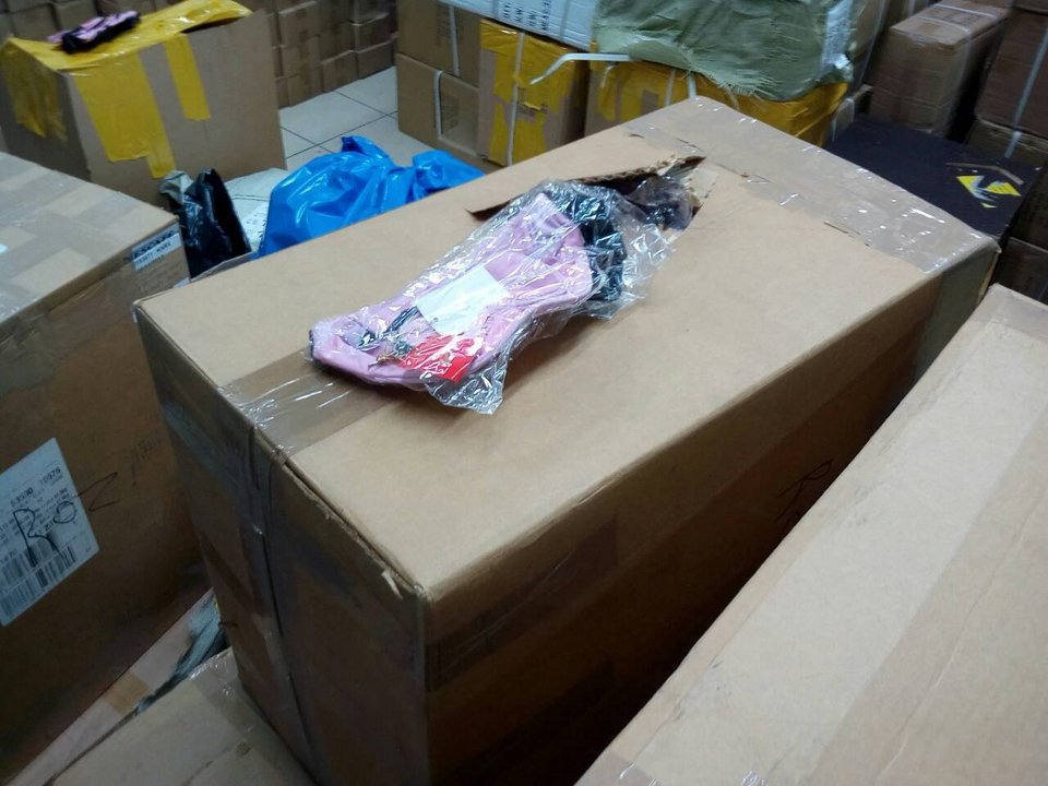 Είχε πάνω από 4.000 προϊόντα-μαϊμού στο κατάστημά του [εικόνες] | iefimerida.gr 0