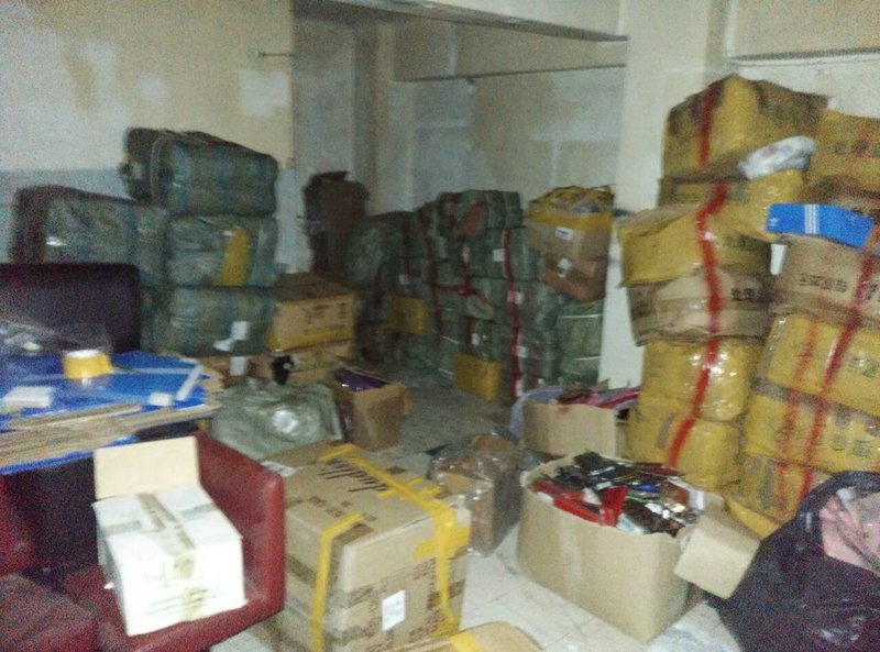 Θα γέμιζαν την αγορά με «μαϊμούδες» -Το ΣΔΟΕ εντόπισε χιλιάδες παραποιημένα προϊόντα στην Καλλιθέα [εικόνες] | iefimerida.gr 7