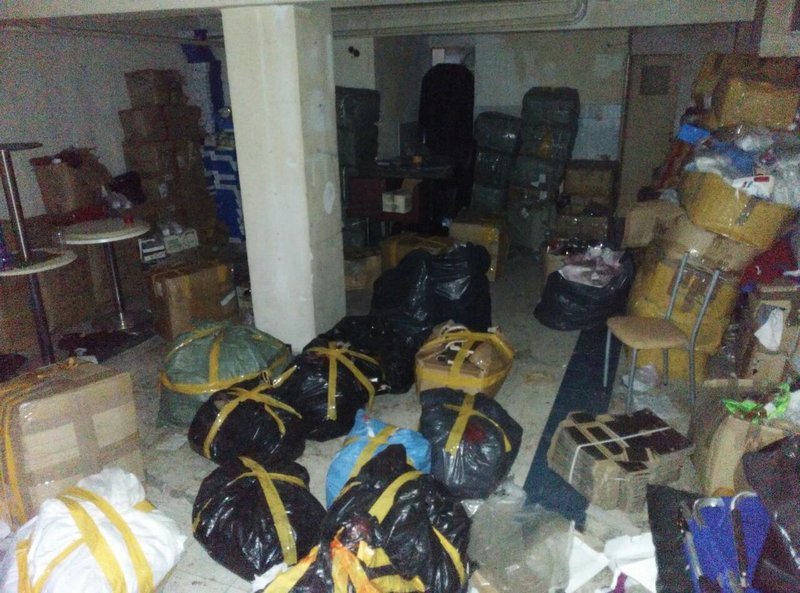 Θα γέμιζαν την αγορά με «μαϊμούδες» -Το ΣΔΟΕ εντόπισε χιλιάδες παραποιημένα προϊόντα στην Καλλιθέα [εικόνες] | iefimerida.gr 2