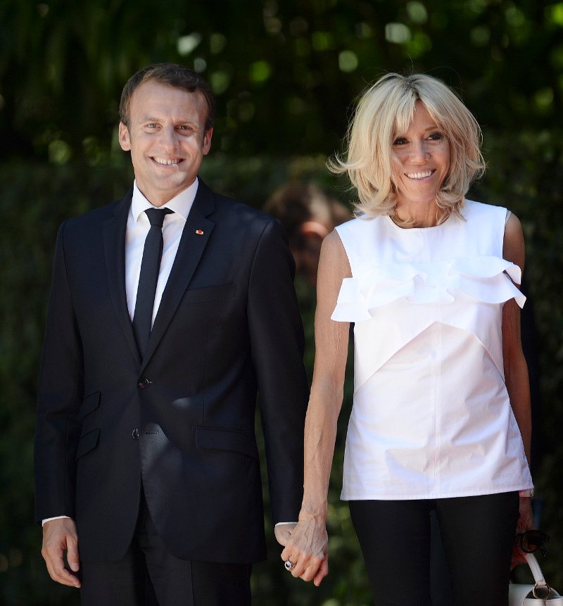 Η Μπριζίτ Μακρόν έφερε τα Louis Vuitton της στην Ελλάδα -Χαμογελαστή και σικάτη στο Προεδρικό Μέγαρο [εικόνες] | iefimerida.gr 7