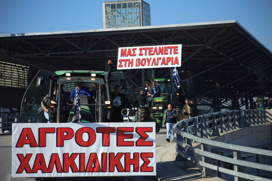 Θεσσαλονίκη: Με τα τρακτέρ τους οι αγρότες στο «Μακεδονία» [εικόνες] | iefimerida.gr 3