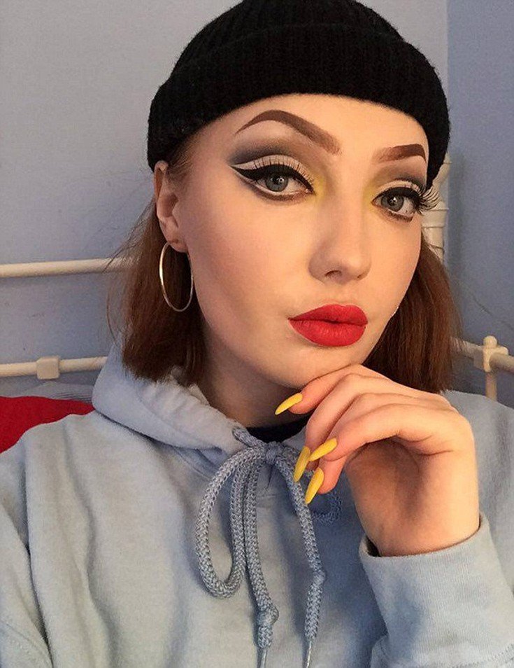 Η παντοδυναμία του μακιγιάζ σε μια φωτογραφία -Βάφτηκε απλά και έγινε σαν την Τζολί [εικόνες] | iefimerida.gr 2