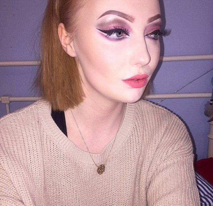 Η παντοδυναμία του μακιγιάζ σε μια φωτογραφία -Βάφτηκε απλά και έγινε σαν την Τζολί [εικόνες] | iefimerida.gr 1