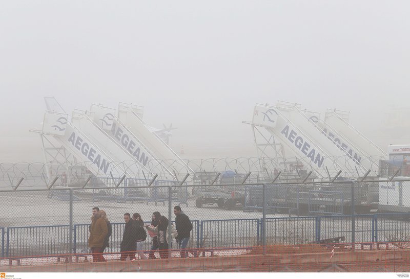 Αεροπλάνα και κτίρια χάνονται μέσα στην ομίχλη, στο αεροδρόμιο «Μακεδονία» [εικόνες] | iefimerida.gr 4