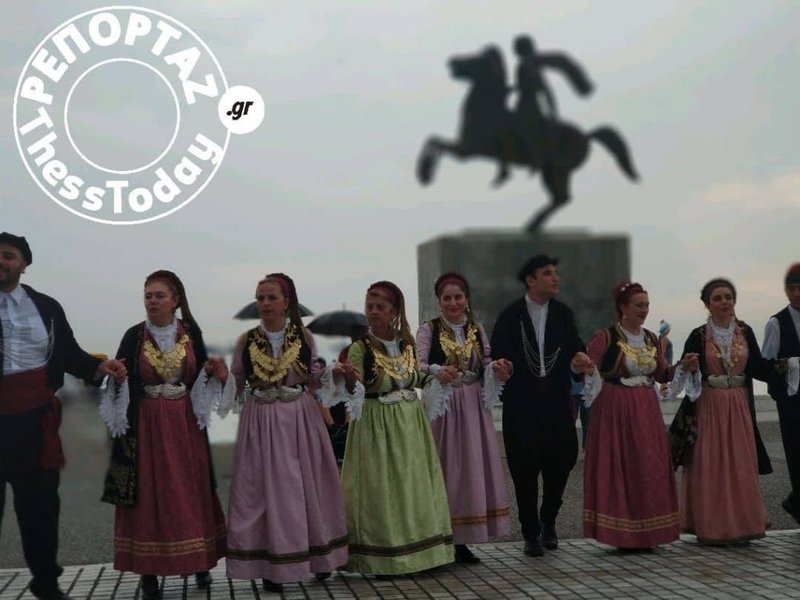 Θεσσαλονίκη: Με μουσική και χορό διαδήλωσαν για τη Μακεδονία [εικόνες & βίντεο] | iefimerida.gr 2