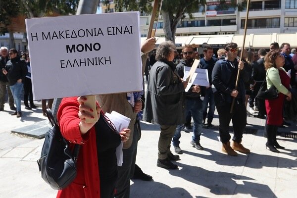 Με πλακάτ υποδέχτηκαν τον Σπίρτζη στο Ηράκλειο -«Φωτιά και τσεκούρι στους προσκυνημένους» [εικόνες] | iefimerida.gr 1